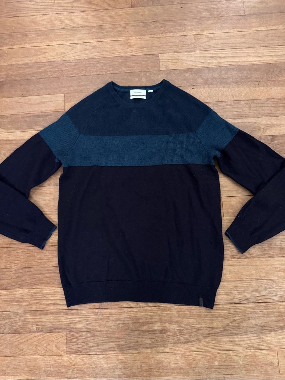 Calvin Klein Men's Navy Colorblock Sweater - Size Small
 b44